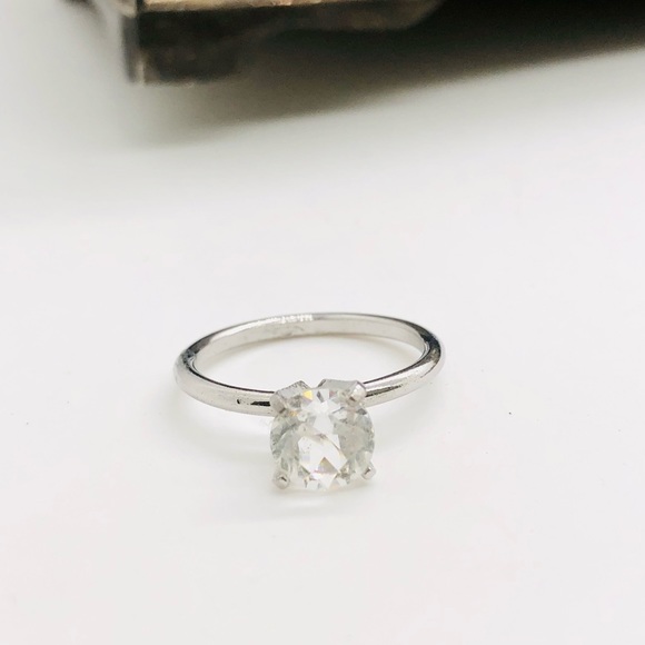 Vintage Clear Crystal Solitaire Uncas Ring - Picture 9 of 13